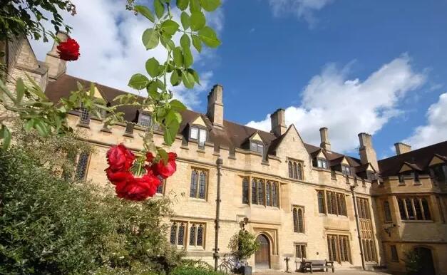 St Cross College, Oxford.jpg