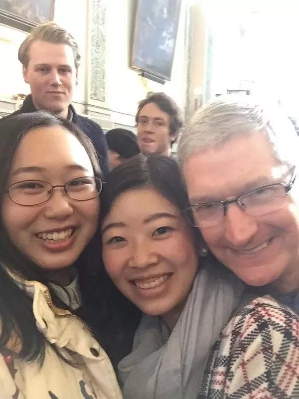 Tim CookĺӰ.webp.jpg