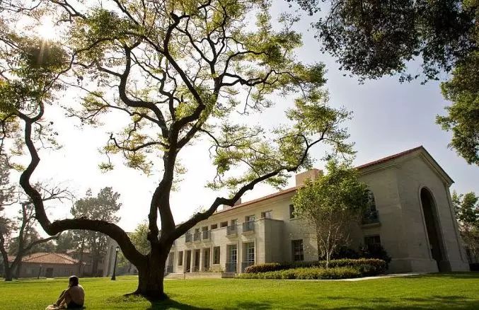 Pomona College ĪѧԺ.jpg