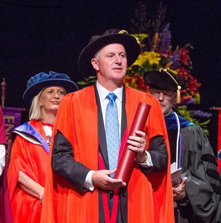 2017ҵ񣬿ΪѧԺҵǰSir John Keyʿѧλ.jpg