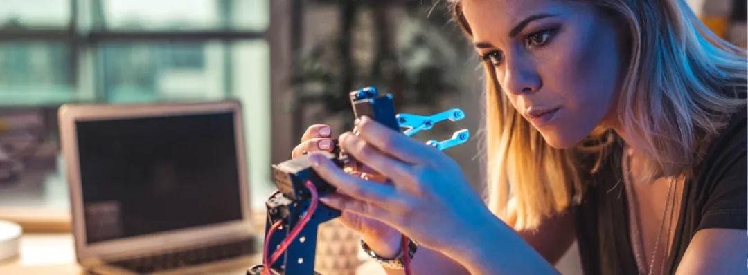 ƿ˴ѧӺ͵ (EEE).webp.jpg