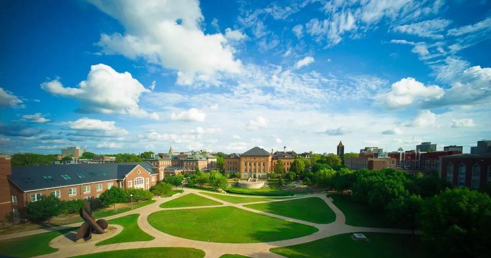 伊利诺伊大学厄巴纳-香槟分校(University of Illinois at Urbana-Champaign,缩写