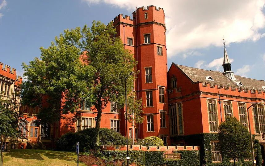 作为最早的红砖大学之一，谢菲尔德大学.jpg