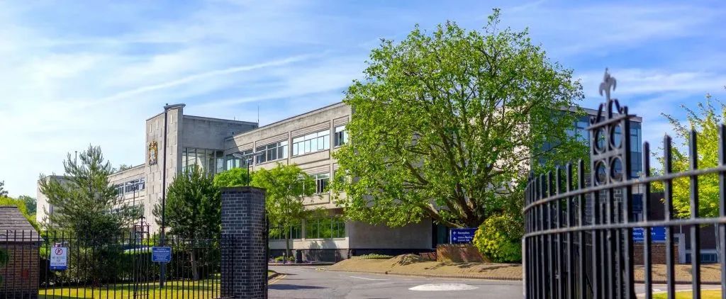 Trinity School, Croydon.jpg