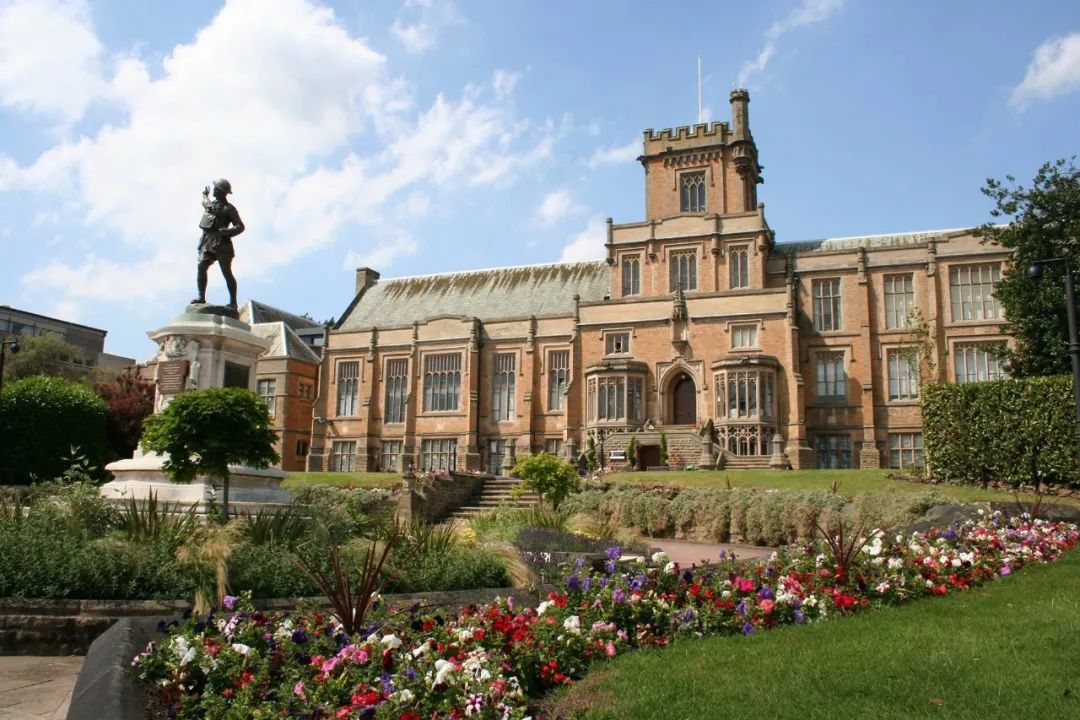 Nottingham High School.jpg