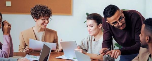 SFU InnovatesµSFUҵ.jpg